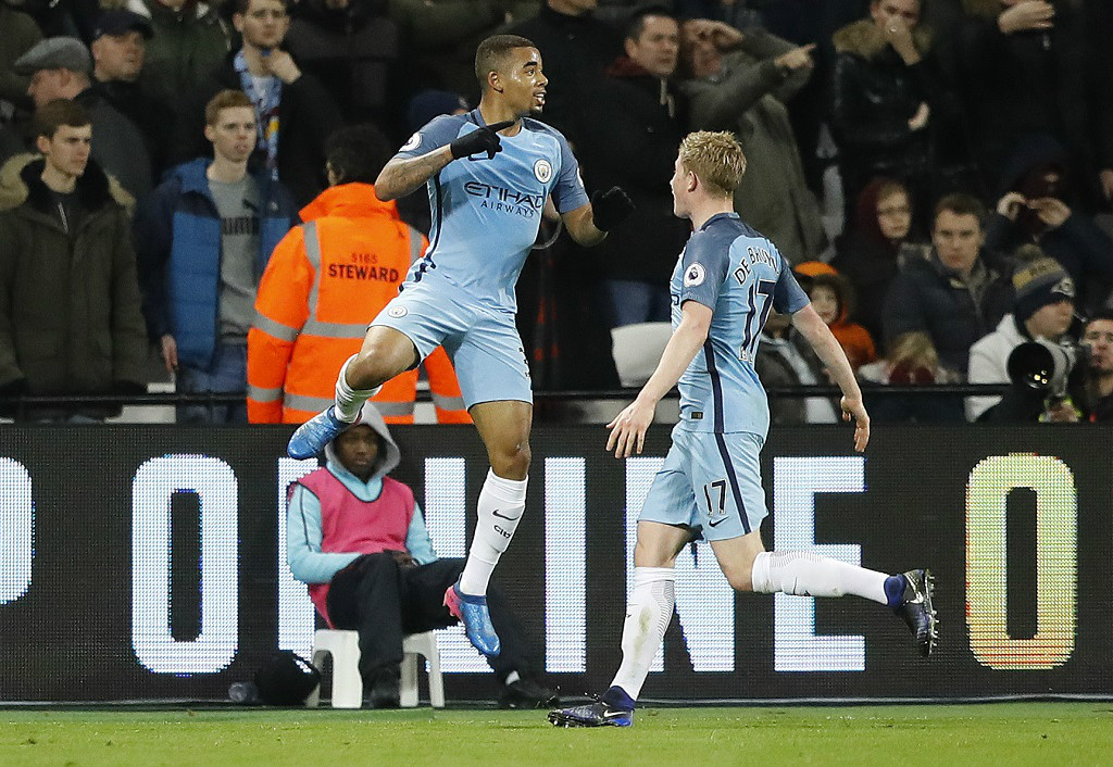 根据两队上一次交锋战绩，投注赔率看好曼城