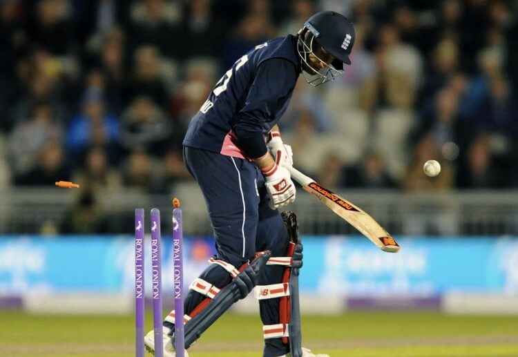 Bet online on England as they take on a tough Australian squad in front the equally tough Australian fans