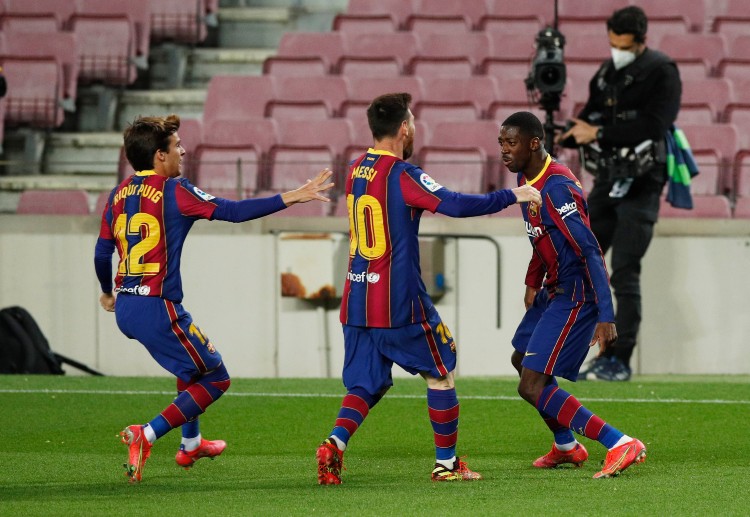 လက်ရှိ အနေအထားအရ ဆိုရင် လာလီဂါ တစ်ခုတည်းကို အာရုံစိုက် ကစားနေတဲ့ ဘာစီလိုနာတို့ ချန်ပီယံလိဂ်နဲ့ ဗျာများနေတဲ့ ရီးရဲယ်မက်ဒရစ်ထက် အနည်းငယ်တော့ ပိုသာကောင်း သာနေပါလိမ့်မယ်။