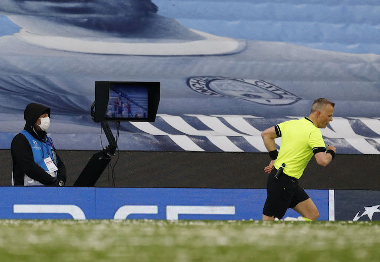 Champions League: Referee Bjorn Kuipers cancels giving PSG a penalty after consulting the VAR screen