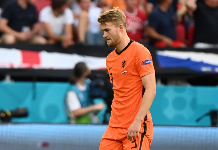 Matthijs de Ligt receives a red card in Netherlands' 0-2 defeat against Czech Republic