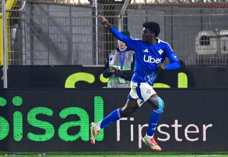 意甲联赛 迪奥头球破门,为科莫扳平比分。