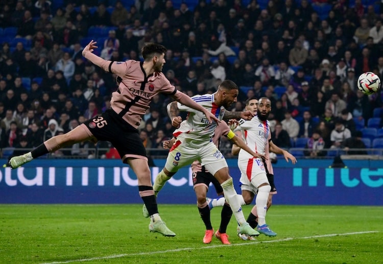 法甲联赛 托利索补时进球无力回天,里昂遭巴黎双杀