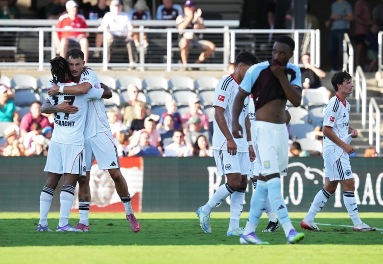 Frankfurt có trận hòa trước Aston Villa khi đá Giao hữu câu lạc bộ