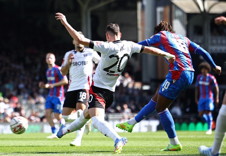 ဒါကြောင့် စပါးရဲ့ ပရီးမီးယားလိဂ် ပြိုင်ဘက် အာဆင်နယ် အနေနဲ့ အင်္ဂလန်သားကို လက်ဦးမှု ရယူကာ ခေါ်ယူဖို့ ကြိုးပမ်းနေရပြီလည်း ဖြစ်ပါတယ်။