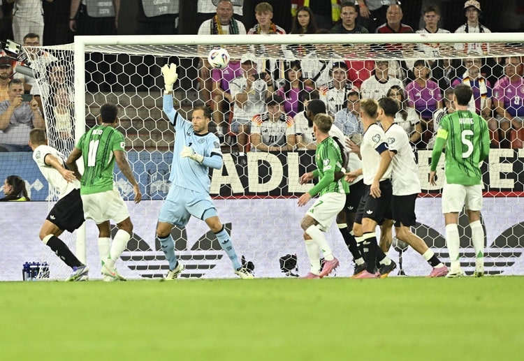 世界杯预选赛 北爱尔兰的普莱斯在禁区后点及时接球,并轻松垫射入网,将比分追至1比1