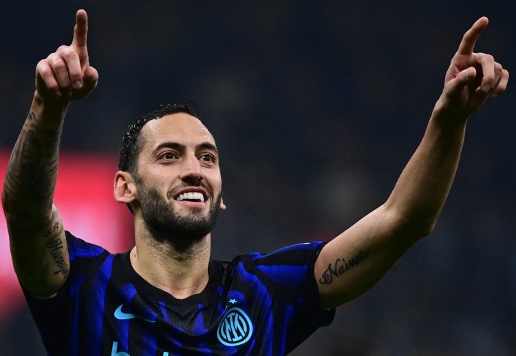 意甲联赛 恰尔汗奥卢梅开二度,率领国际米兰主场3比0完胜佛罗伦萨。