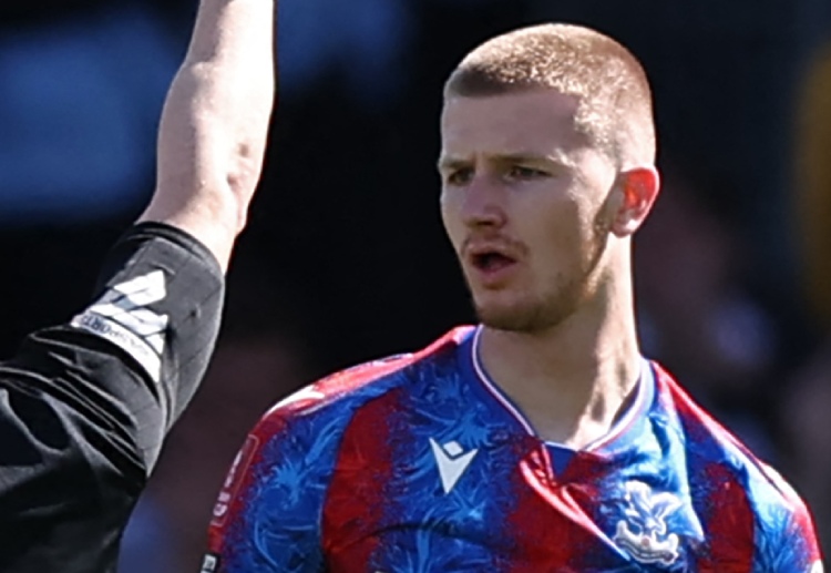 ပရီးမီးယားလိဂ် ထိပ်သီး မန်ချက်စတာယူနိုက်တက်ရဲ့ အဓိက ကွင်းလယ် ပစ်မှတ် အာဒမ် ဝှာတန် ကတော့ ခရစ္စတယ်ပဲလေ့စ်နဲ့ စာချုပ်သက်တမ်းတိုးဖို့ ဆွေးနွေးနေကြောင်း ဖာဘရီဇီယို ရိုမာနိုက ဖော်ပြပါတယ်။