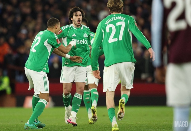 အက်စတွန်ဗီလာနဲ့ နယူးကာဆယ် တို့ဟာ အက်ဖ်အေဖလား သမိုင်းတစ်လျှောက်မှာ အကြိမ်ကြိမ် ဆုံတွေ့ခဲ့ဖူးပါတယ်။