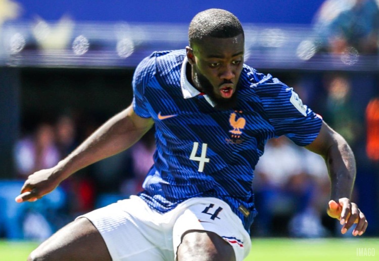 Após se destacar na Copa do Mundo, Dayot Upamecano retorna à Bundesliga pronto para liderar a defesa do Bayern de Munique